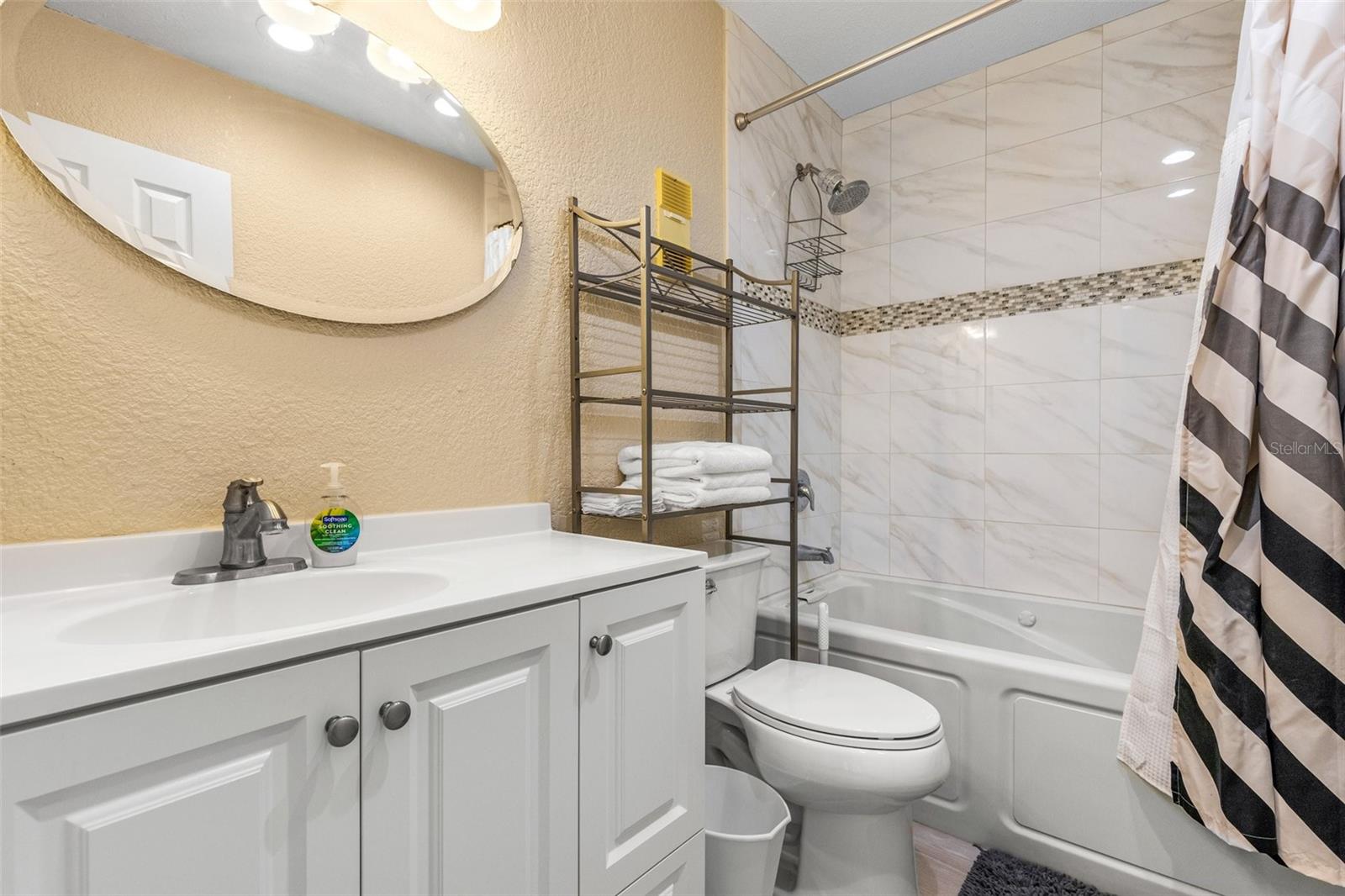 Image 15 of 28 For 13696 Orange Sunset Drive 13696