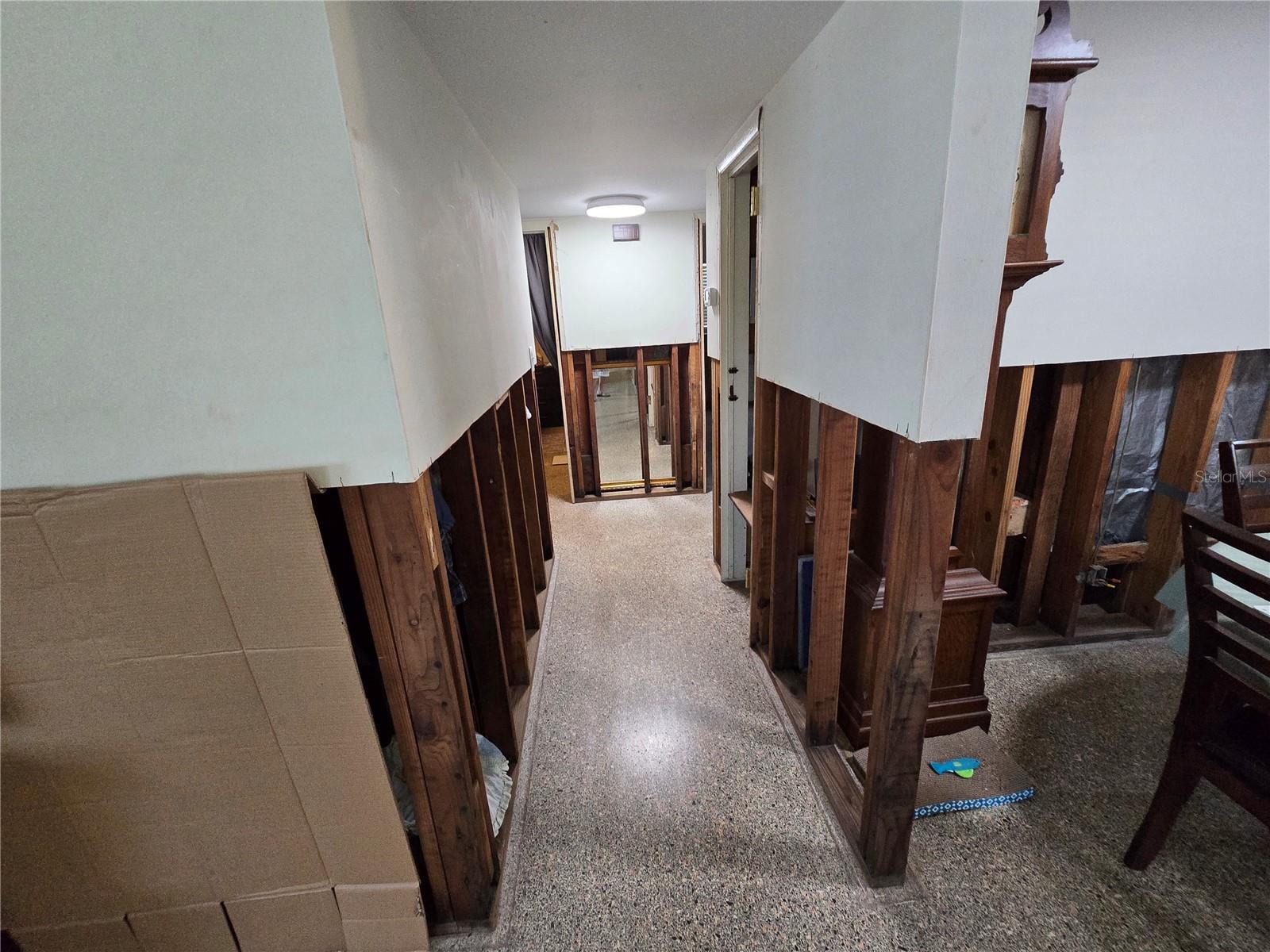 Image 11 of 41 For 315 Shore Drive E