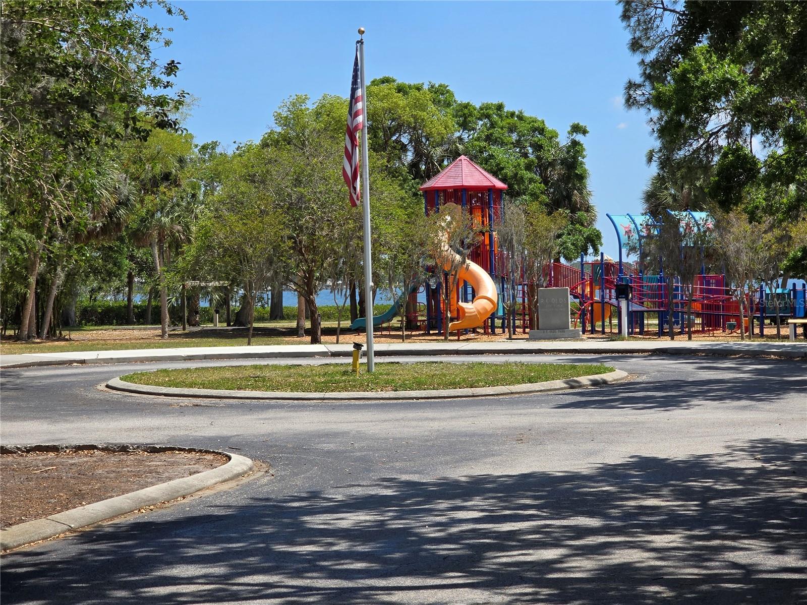 Image 31 of 41 For 315 Shore Drive E