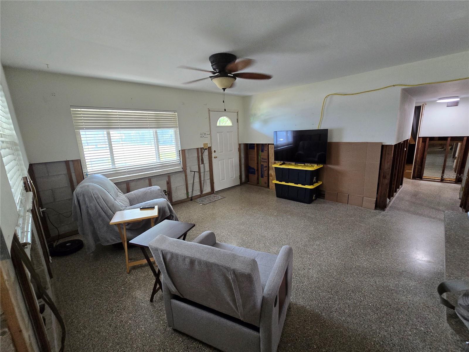 Image 7 of 41 For 315 Shore Drive E