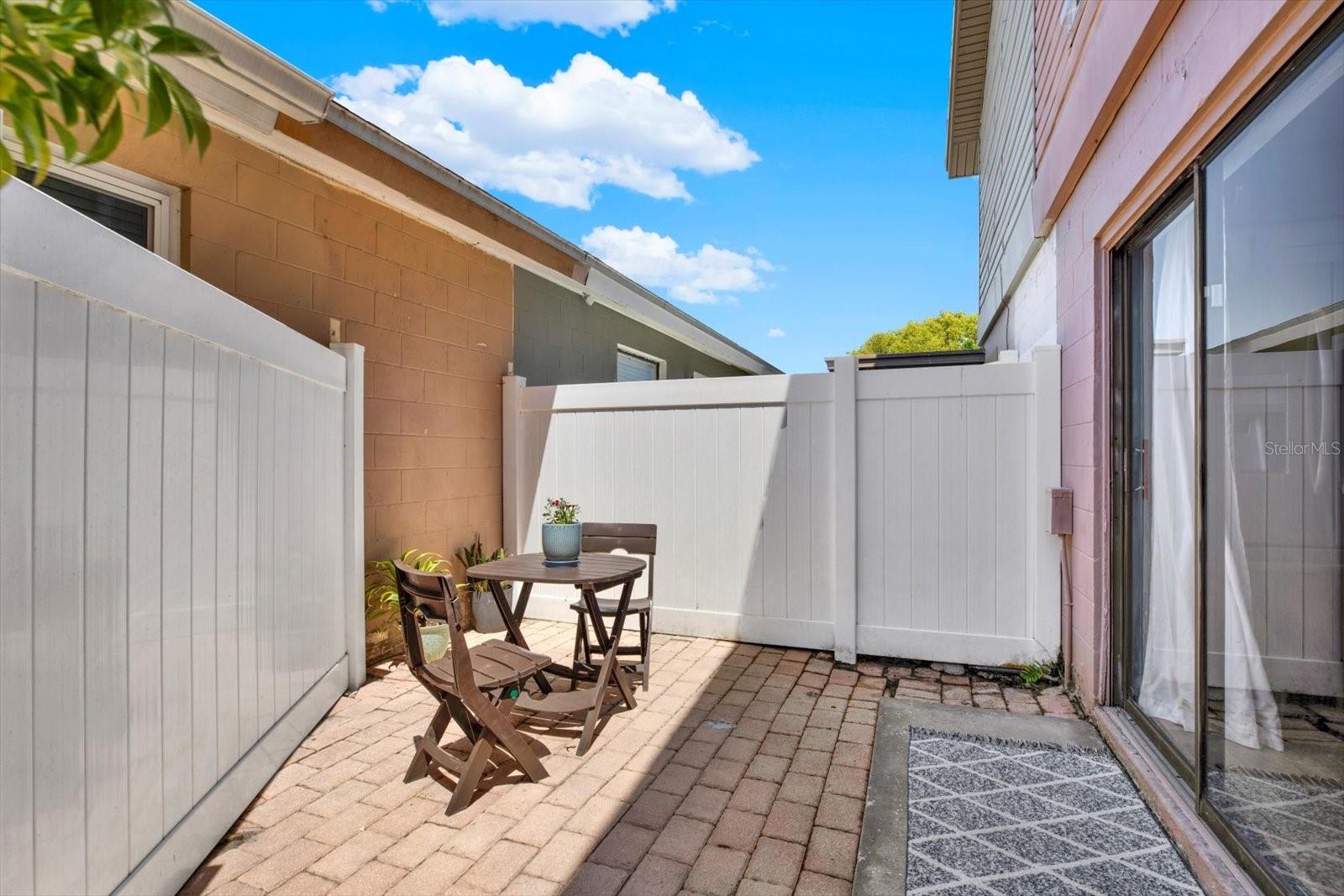 Listing photo id 14 for 5137 Springwood Drive