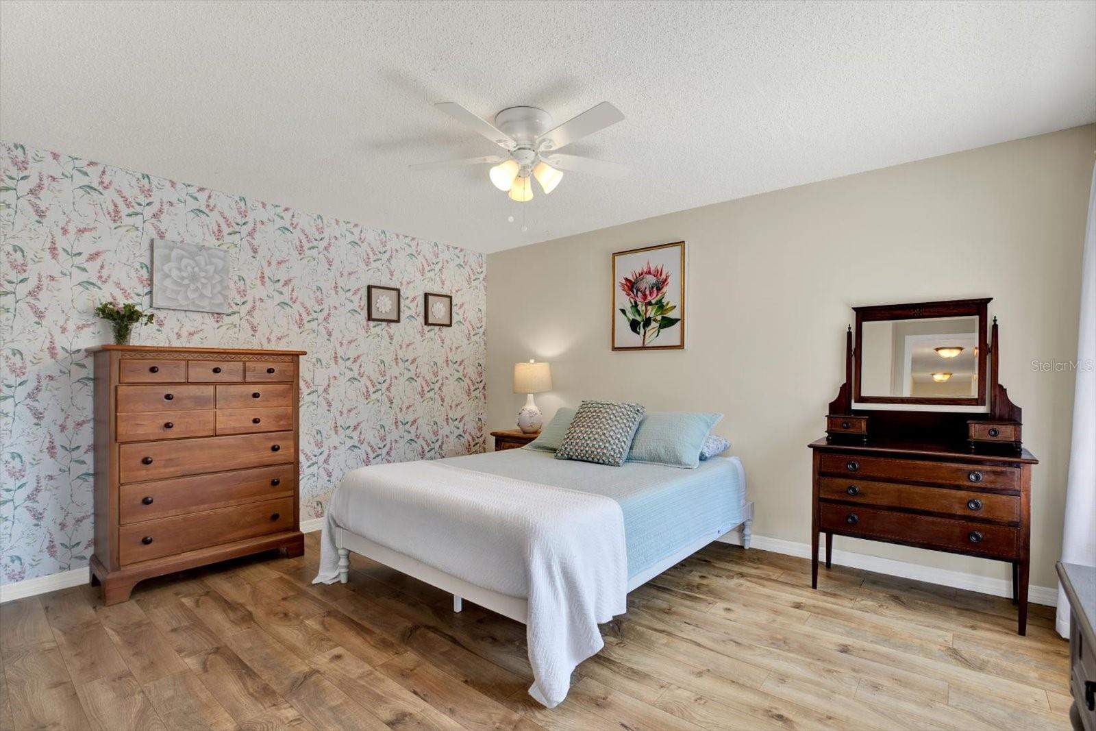 Listing photo id 15 for 5137 Springwood Drive