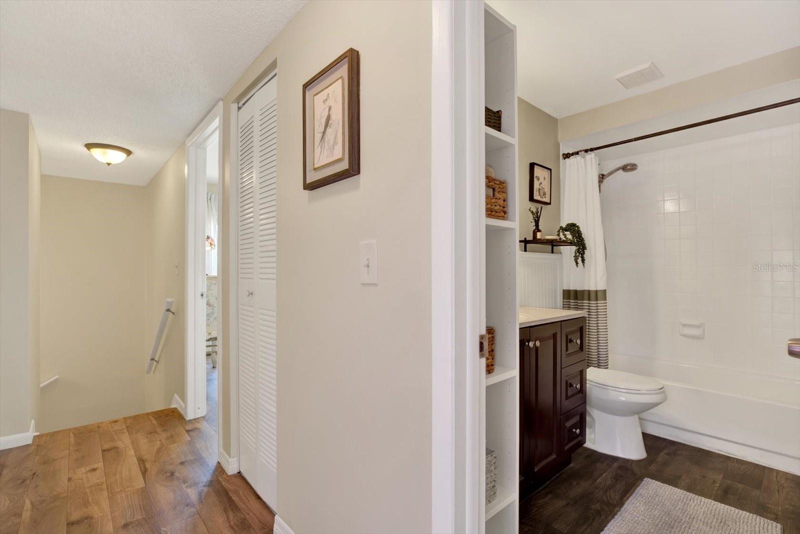 Listing photo id 18 for 5137 Springwood Drive