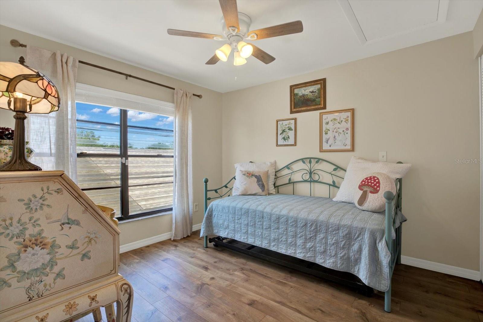 Listing photo id 21 for 5137 Springwood Drive
