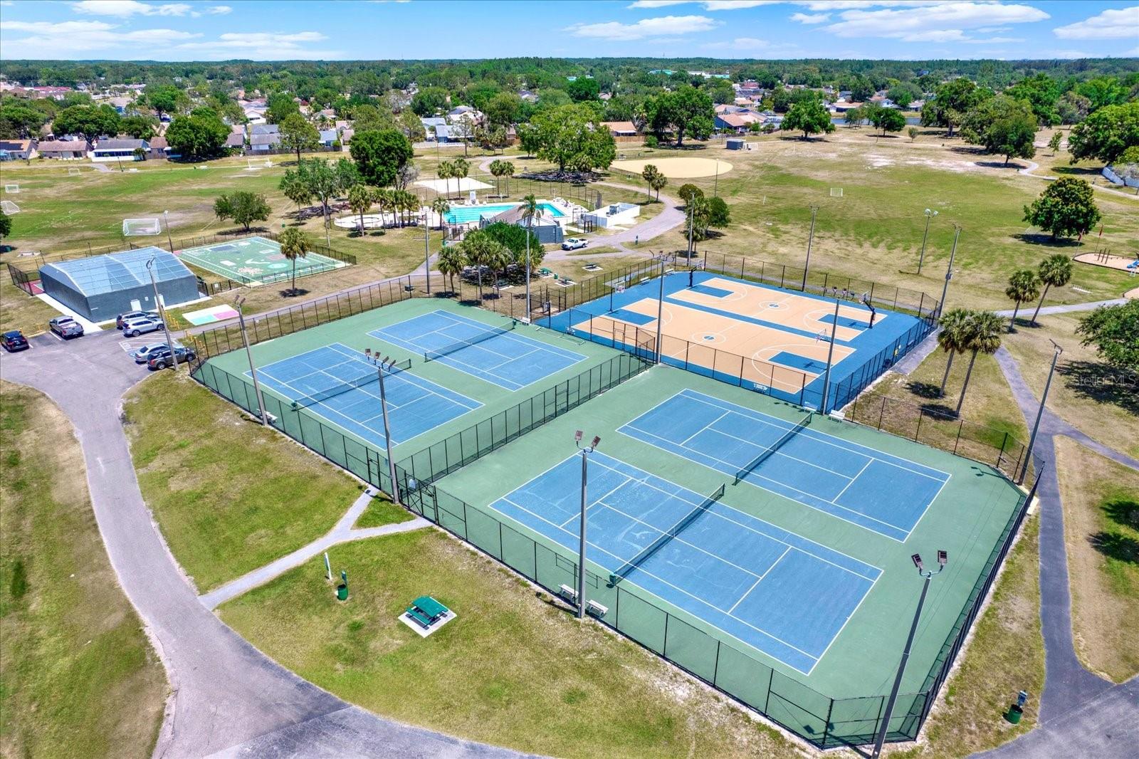 Listing photo id 25 for 5137 Springwood Drive