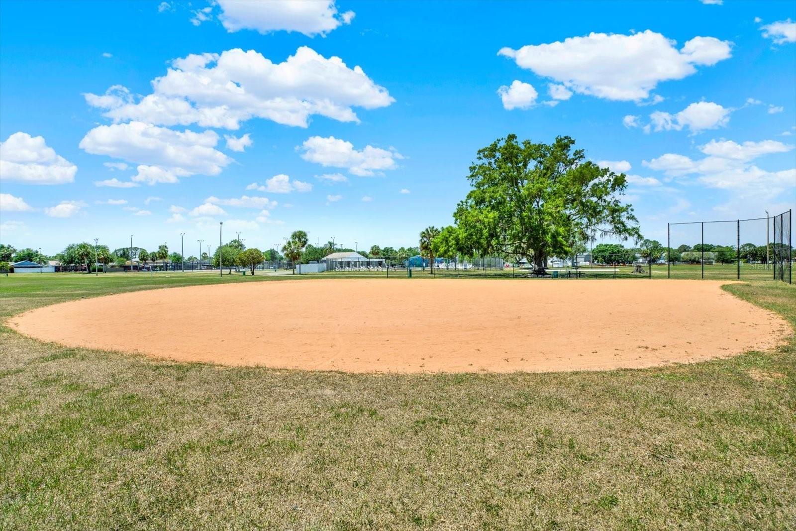 Listing photo id 31 for 5137 Springwood Drive