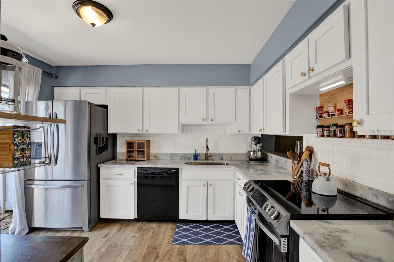 Listing photo id 2 for 5137 Springwood Drive