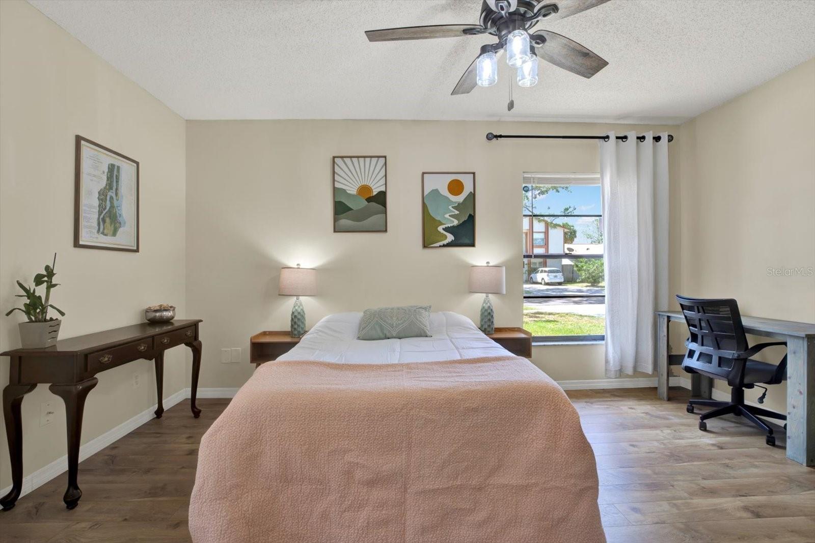 Listing photo id 3 for 5137 Springwood Drive
