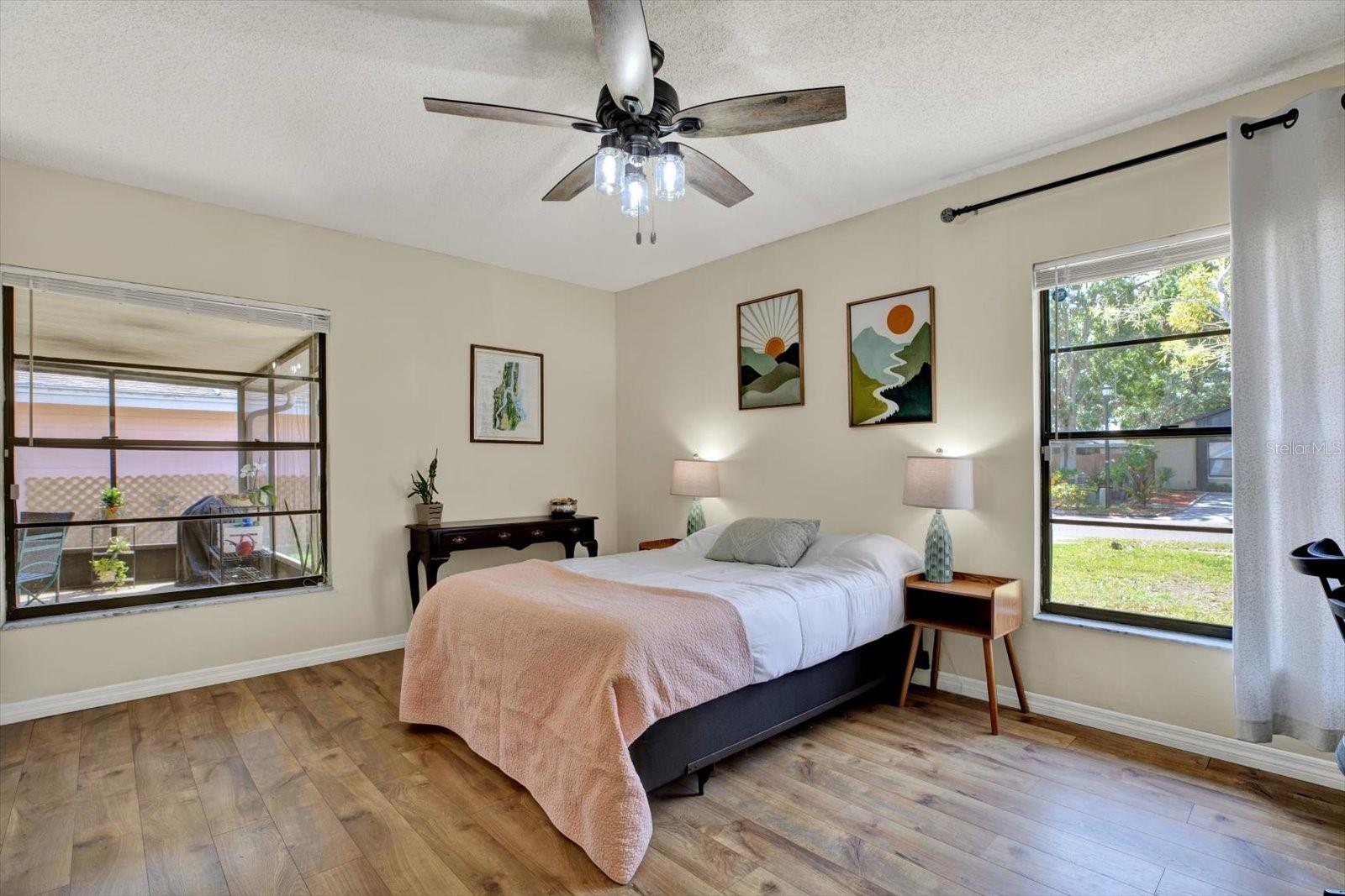 Listing photo id 5 for 5137 Springwood Drive