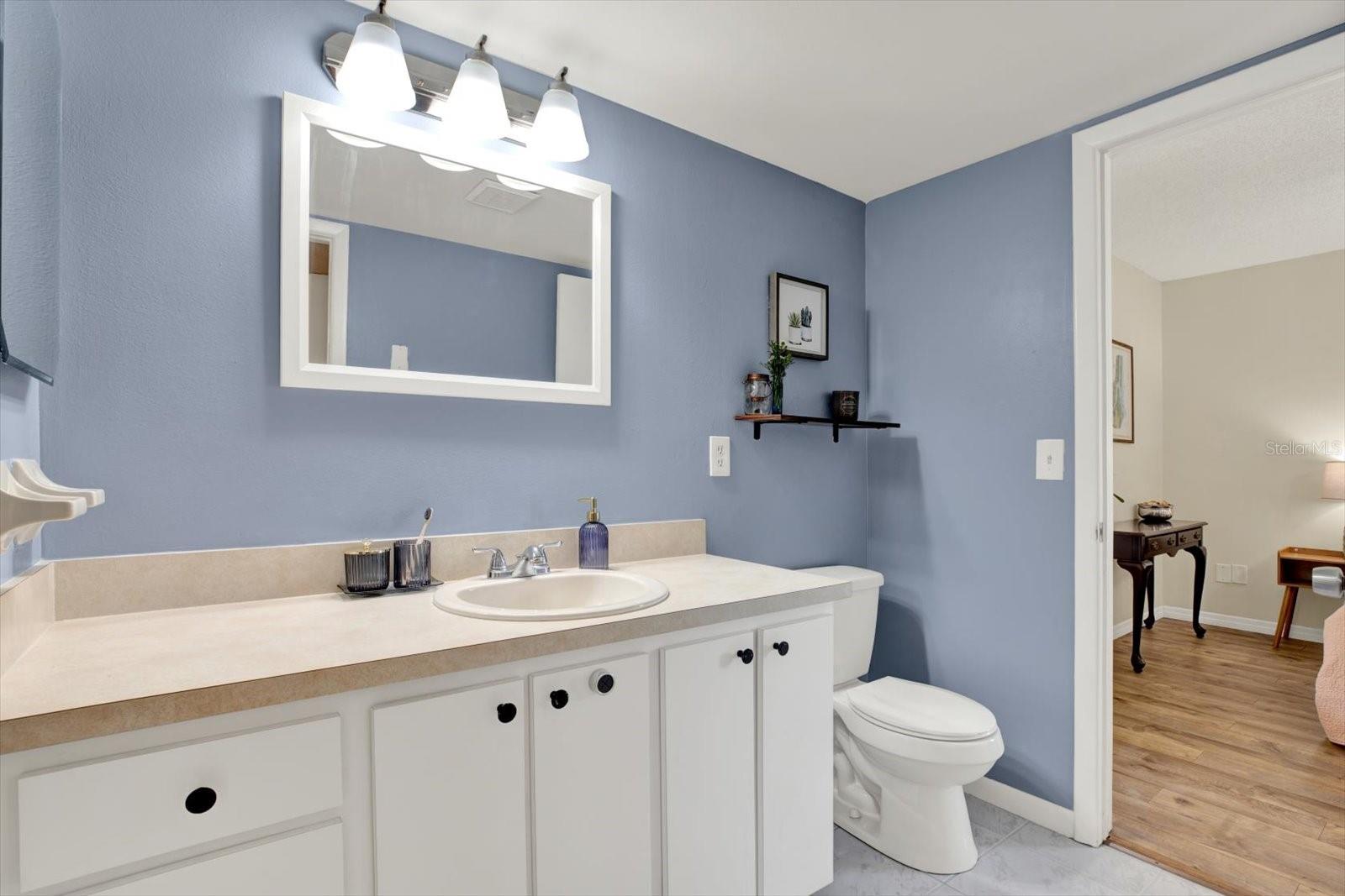 Listing photo id 6 for 5137 Springwood Drive