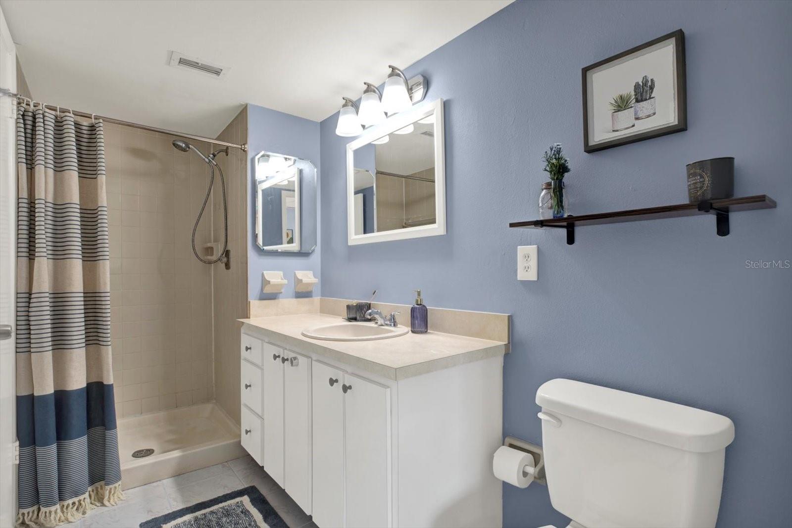 Listing photo id 7 for 5137 Springwood Drive