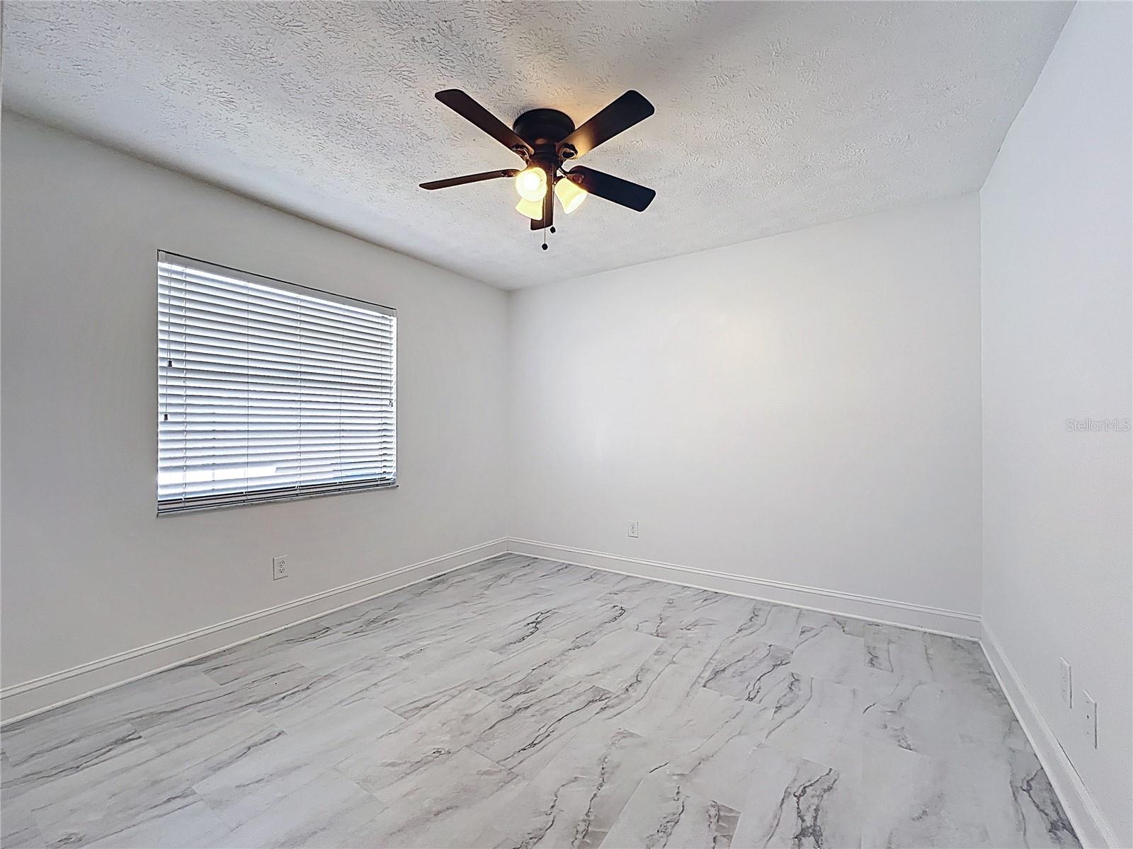 Listing photo id 10 for 1005 Cameo Crest Lane