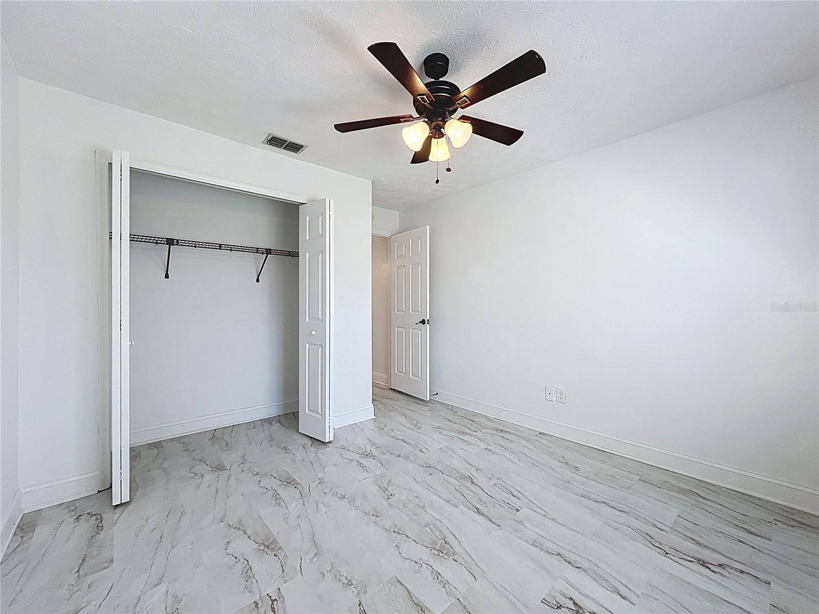 Listing photo id 11 for 1005 Cameo Crest Lane