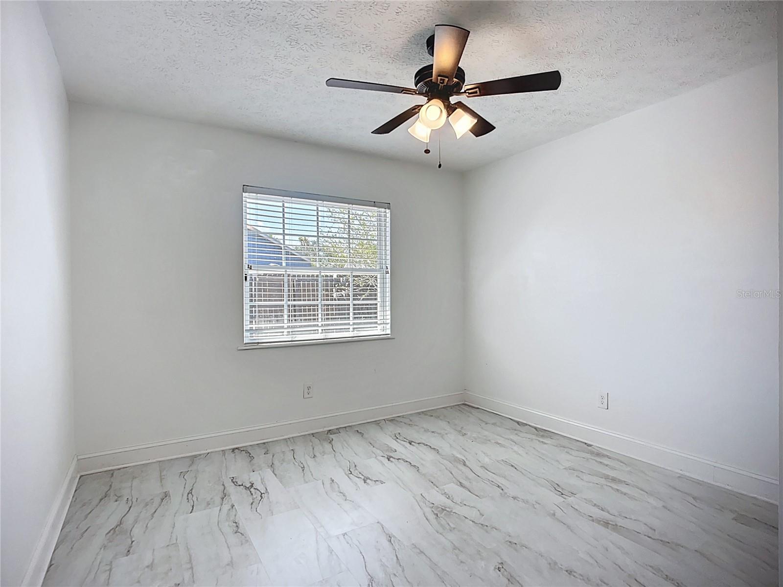 Listing photo id 12 for 1005 Cameo Crest Lane