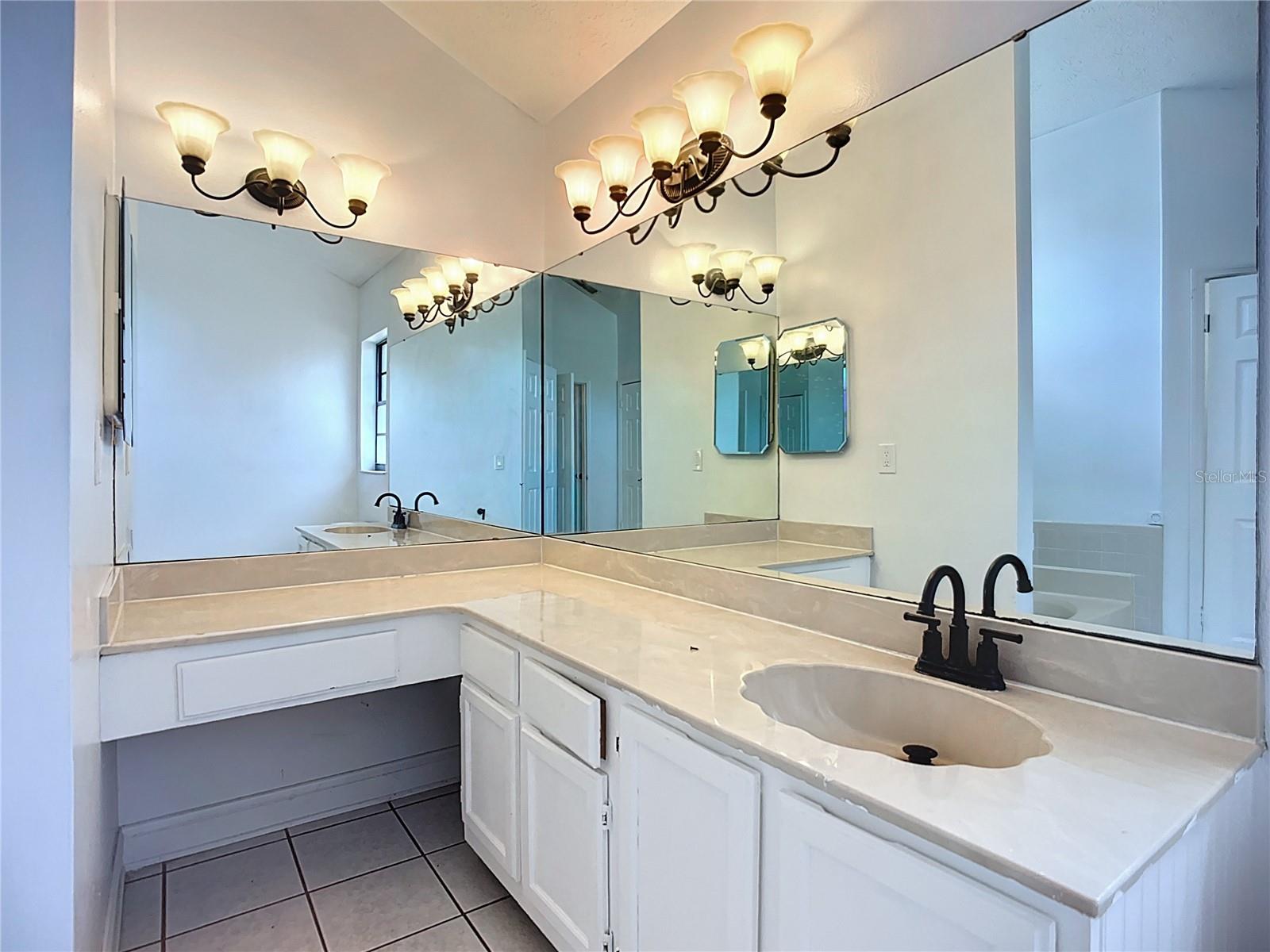 Listing photo id 17 for 1005 Cameo Crest Lane
