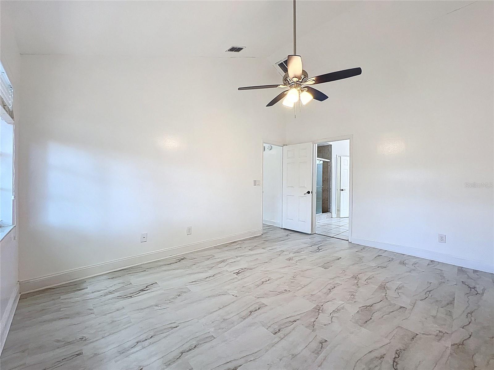 Listing photo id 20 for 1005 Cameo Crest Lane