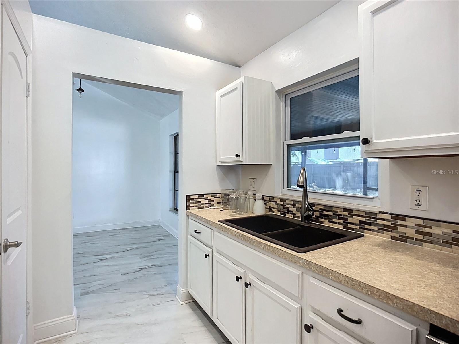 Listing photo id 22 for 1005 Cameo Crest Lane