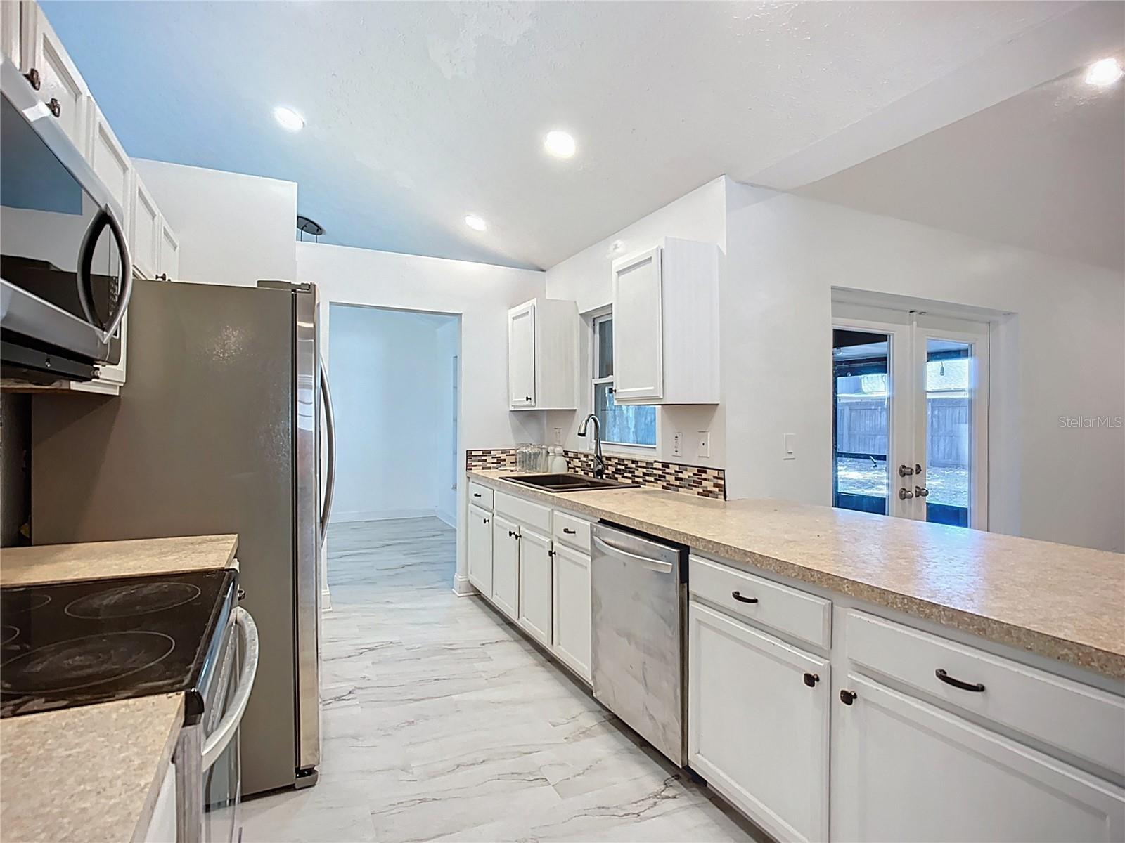 Listing photo id 24 for 1005 Cameo Crest Lane