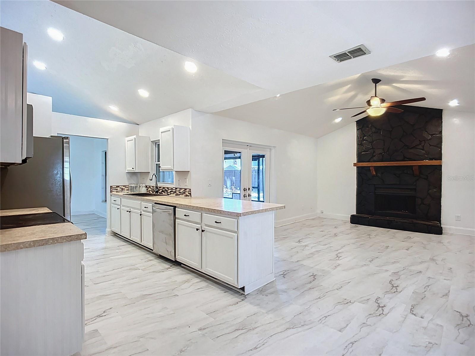 Listing photo id 26 for 1005 Cameo Crest Lane