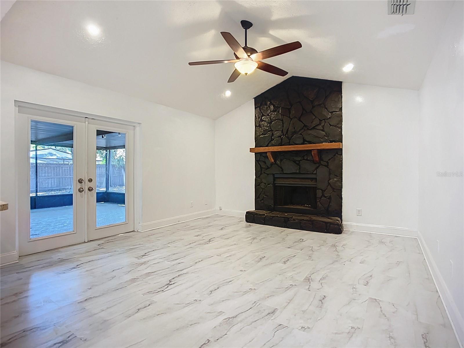 Listing photo id 27 for 1005 Cameo Crest Lane