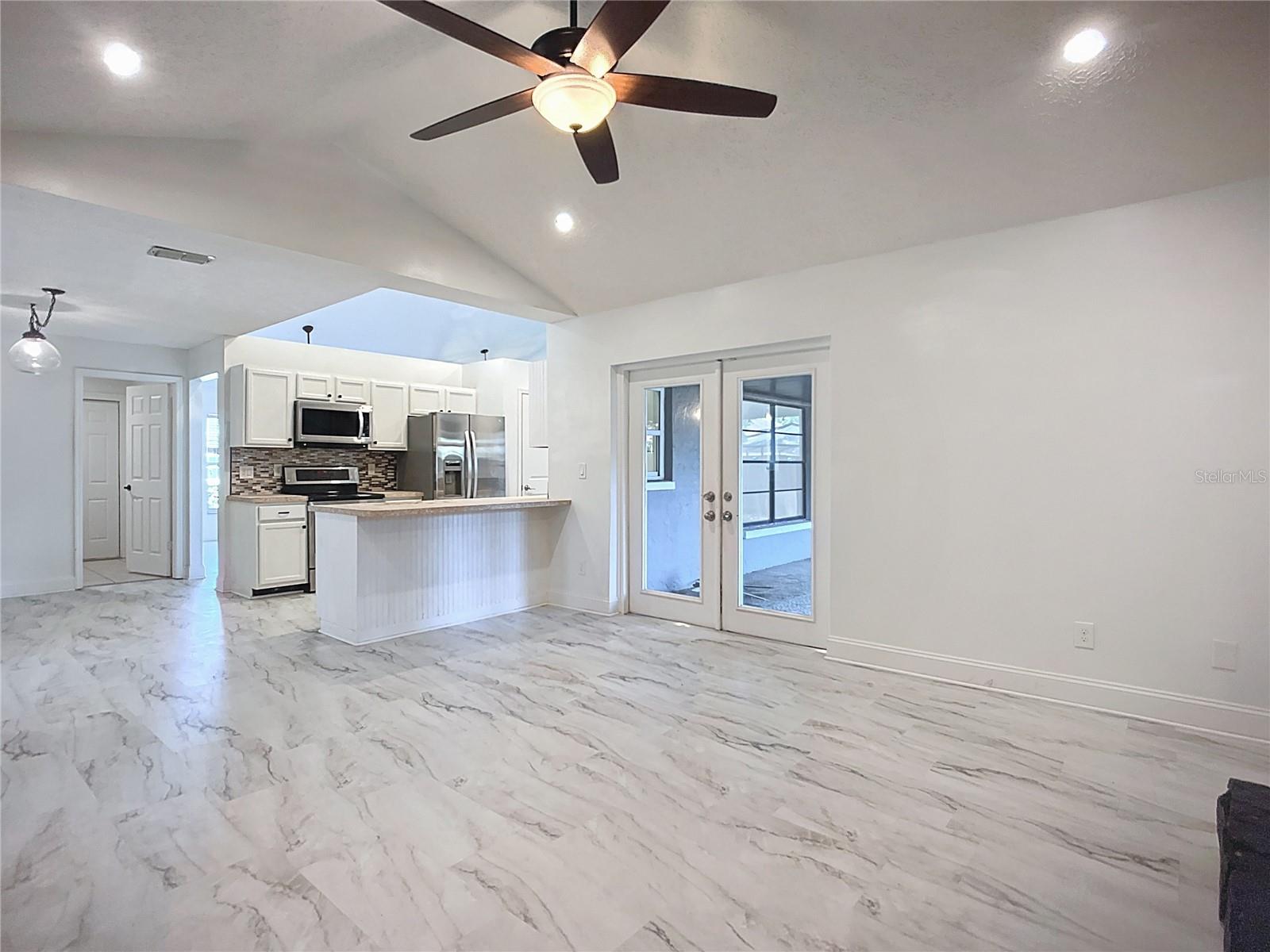 Listing photo id 28 for 1005 Cameo Crest Lane