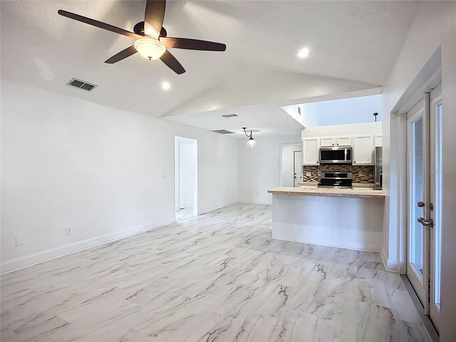 Listing photo id 29 for 1005 Cameo Crest Lane