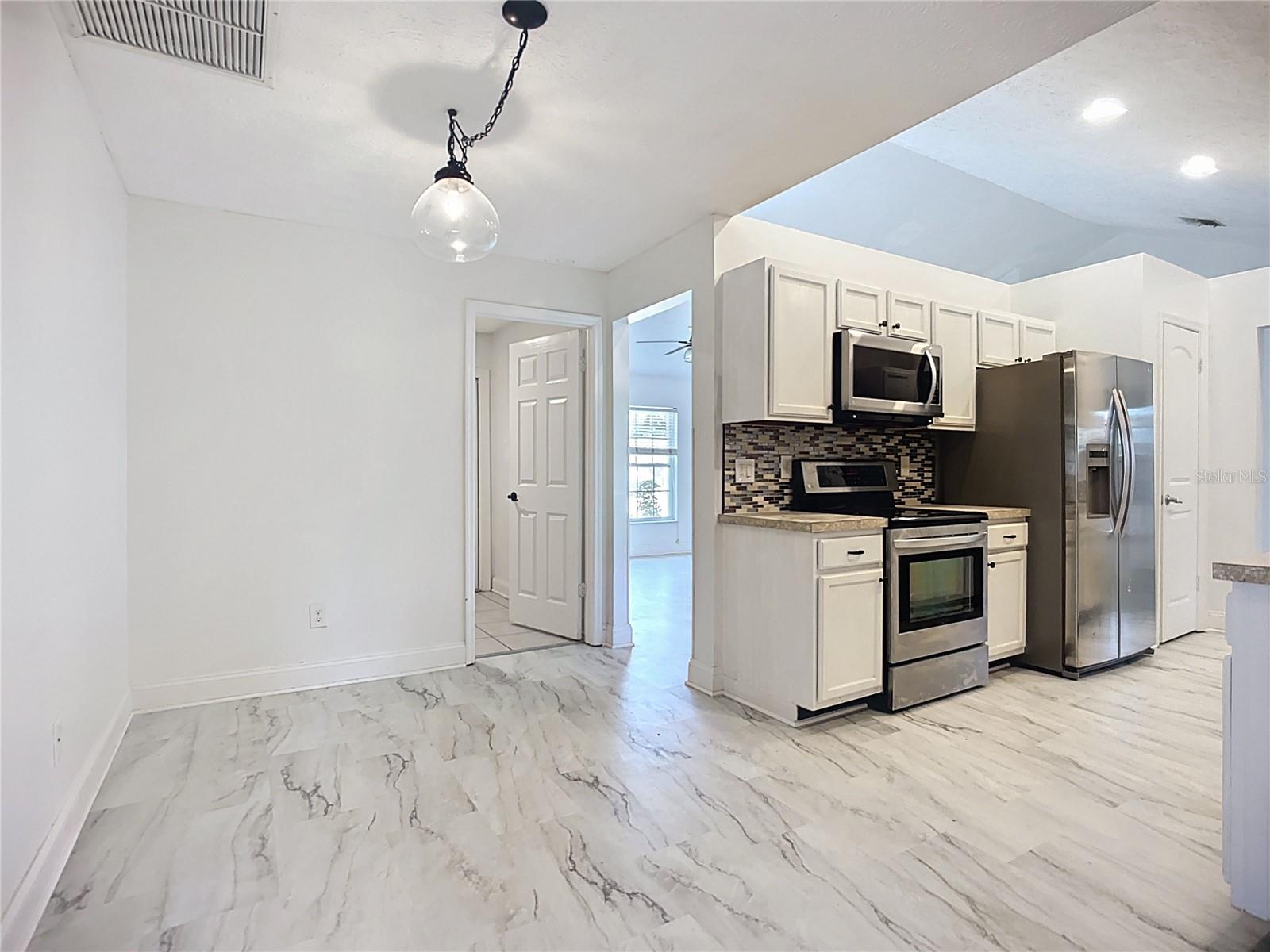 Listing photo id 30 for 1005 Cameo Crest Lane