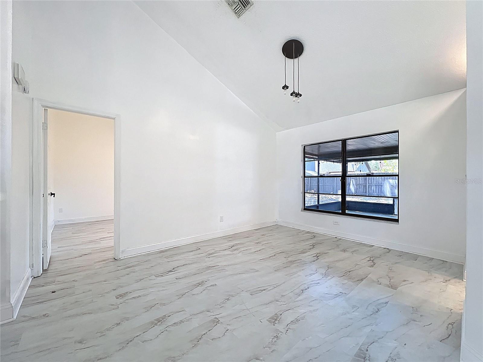Listing photo id 32 for 1005 Cameo Crest Lane