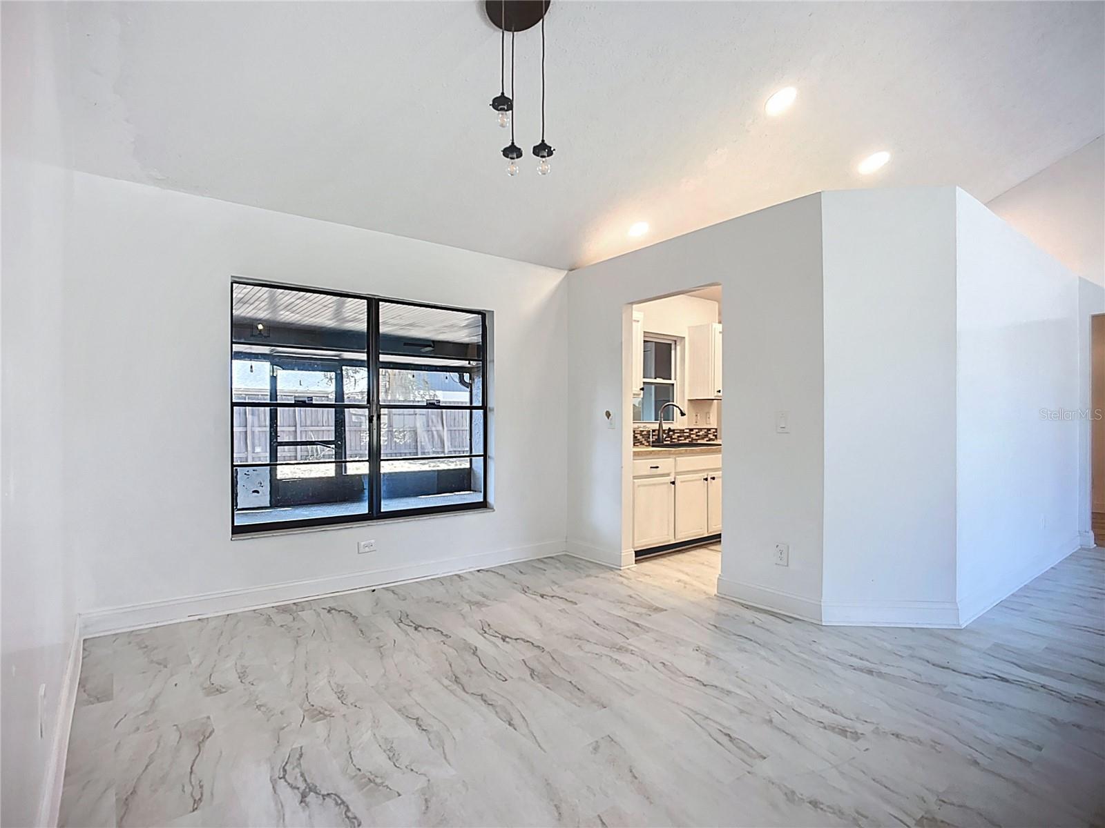 Listing photo id 33 for 1005 Cameo Crest Lane