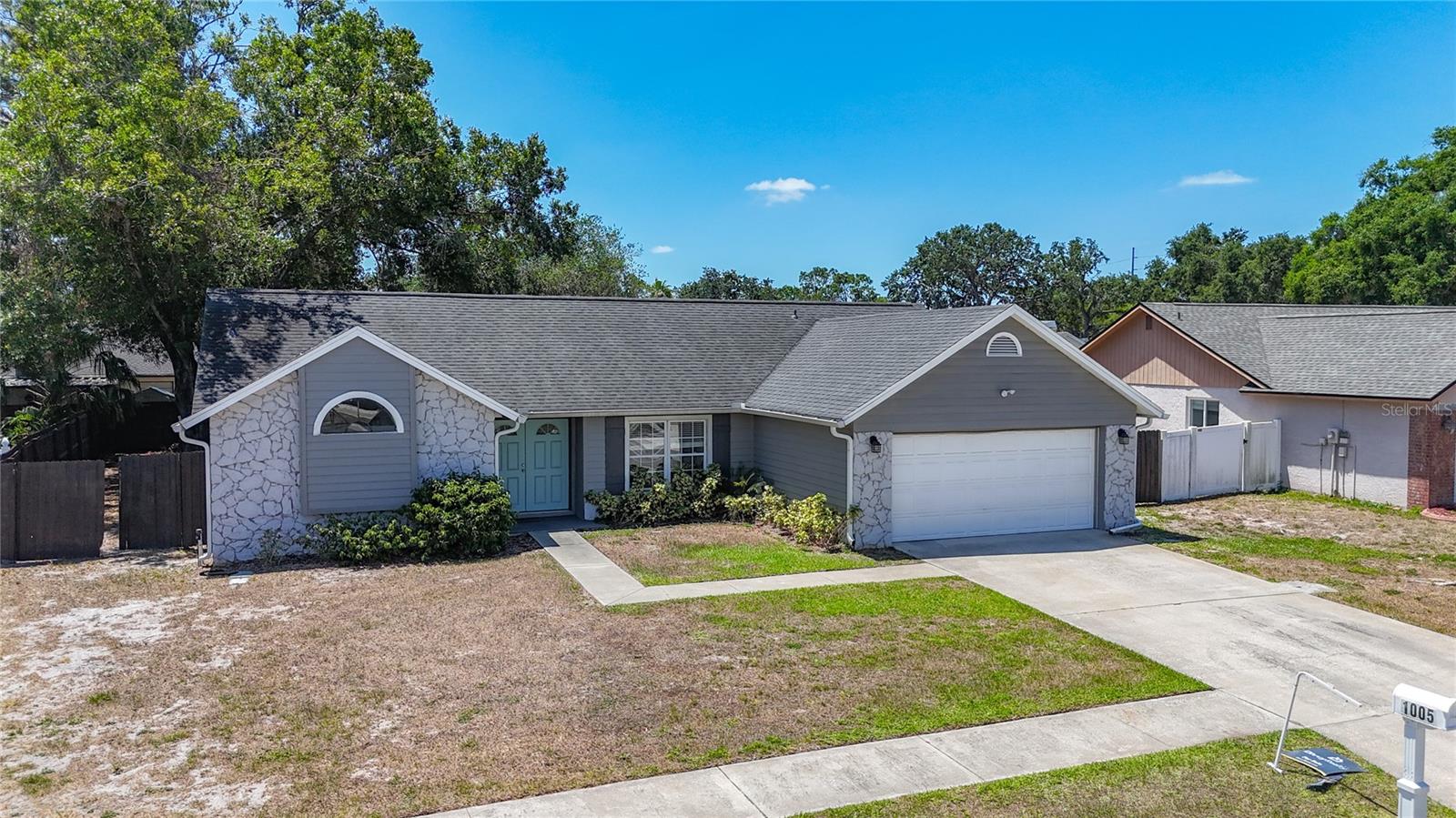 Listing photo id 2 for 1005 Cameo Crest Lane