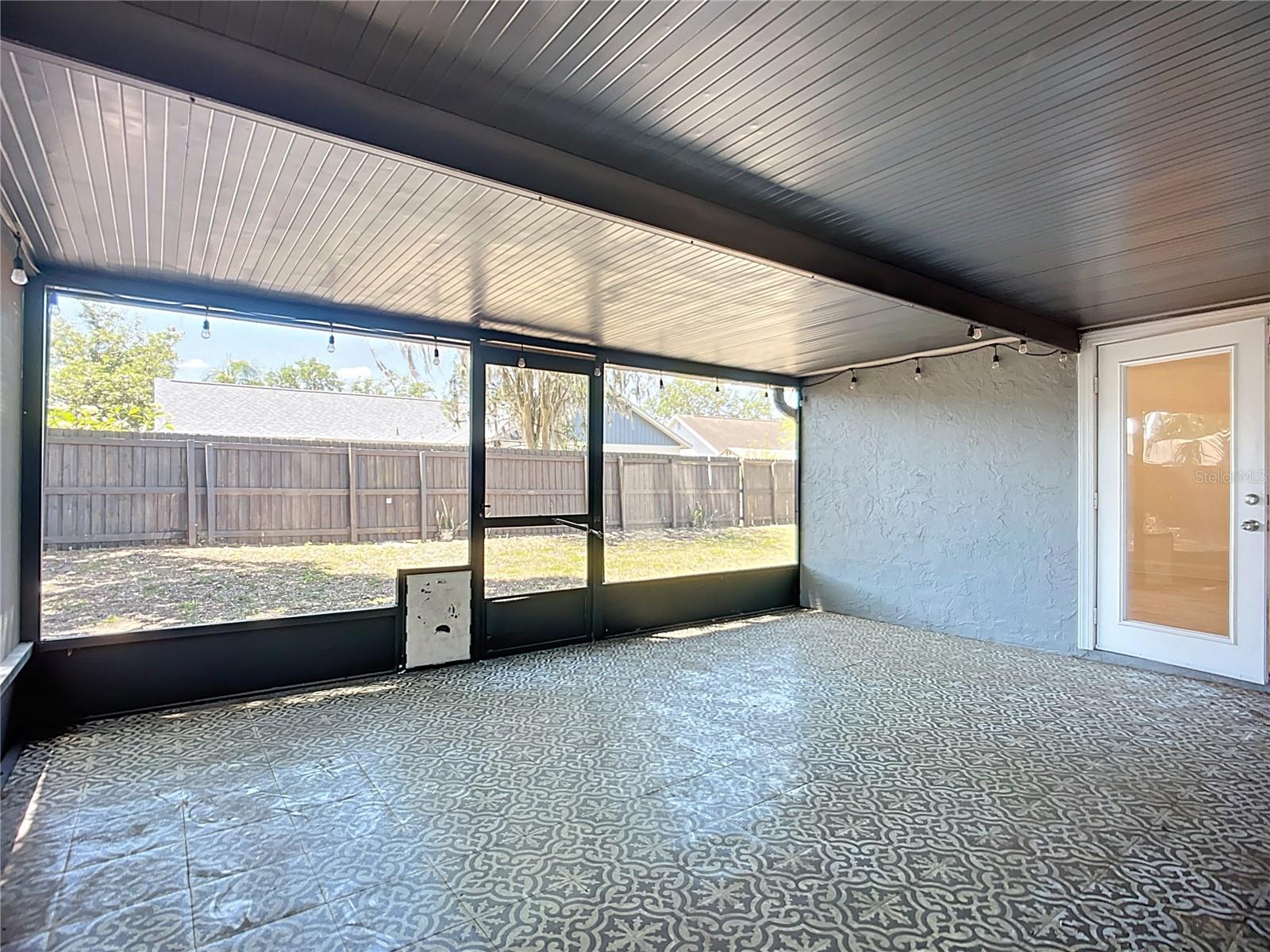 Listing photo id 6 for 1005 Cameo Crest Lane