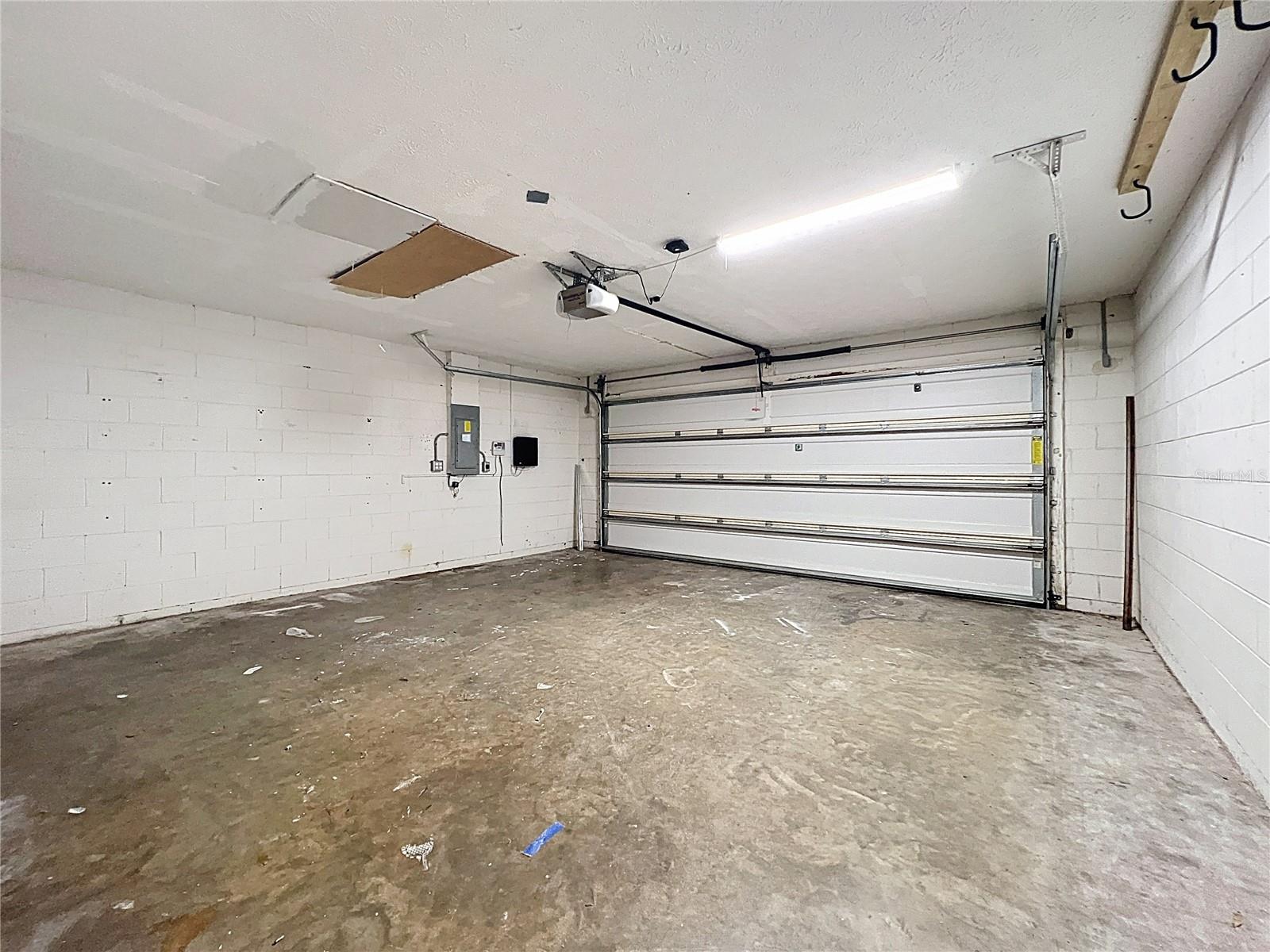 Listing photo id 7 for 1005 Cameo Crest Lane