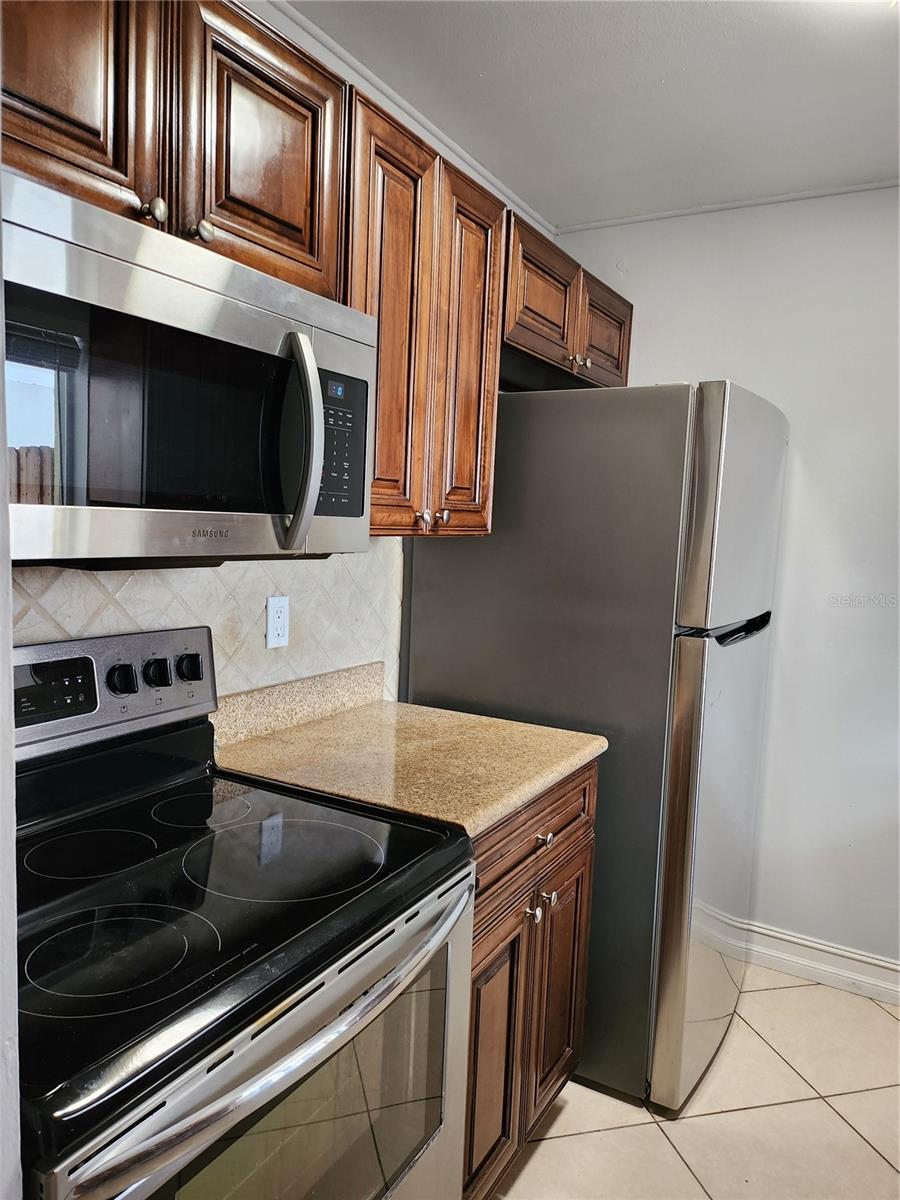 Image 10 of 29 For 3206 Azeele Street 108