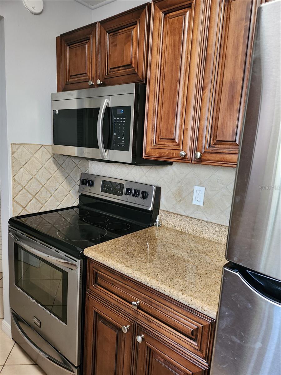 Image 11 of 29 For 3206 Azeele Street 108