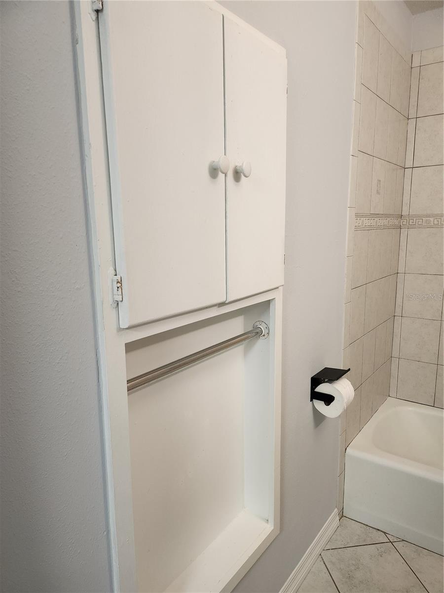 Image 25 of 29 For 3206 Azeele Street 108
