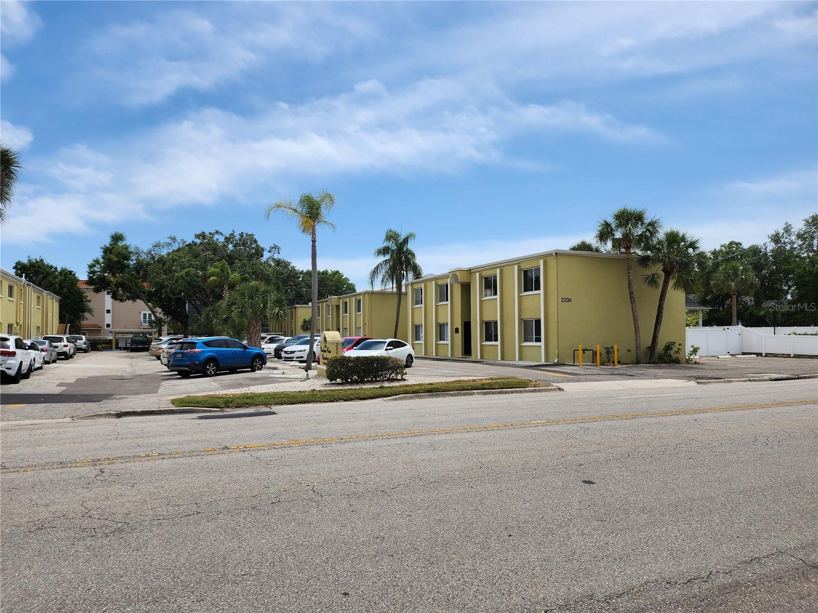 Image 4 of 29 For 3206 Azeele Street 108