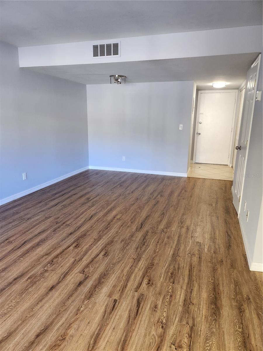 Image 7 of 29 For 3206 Azeele Street 108