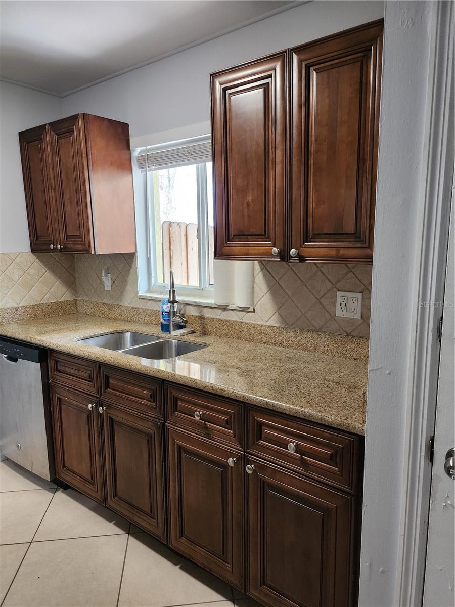 Image 9 of 29 For 3206 Azeele Street 108