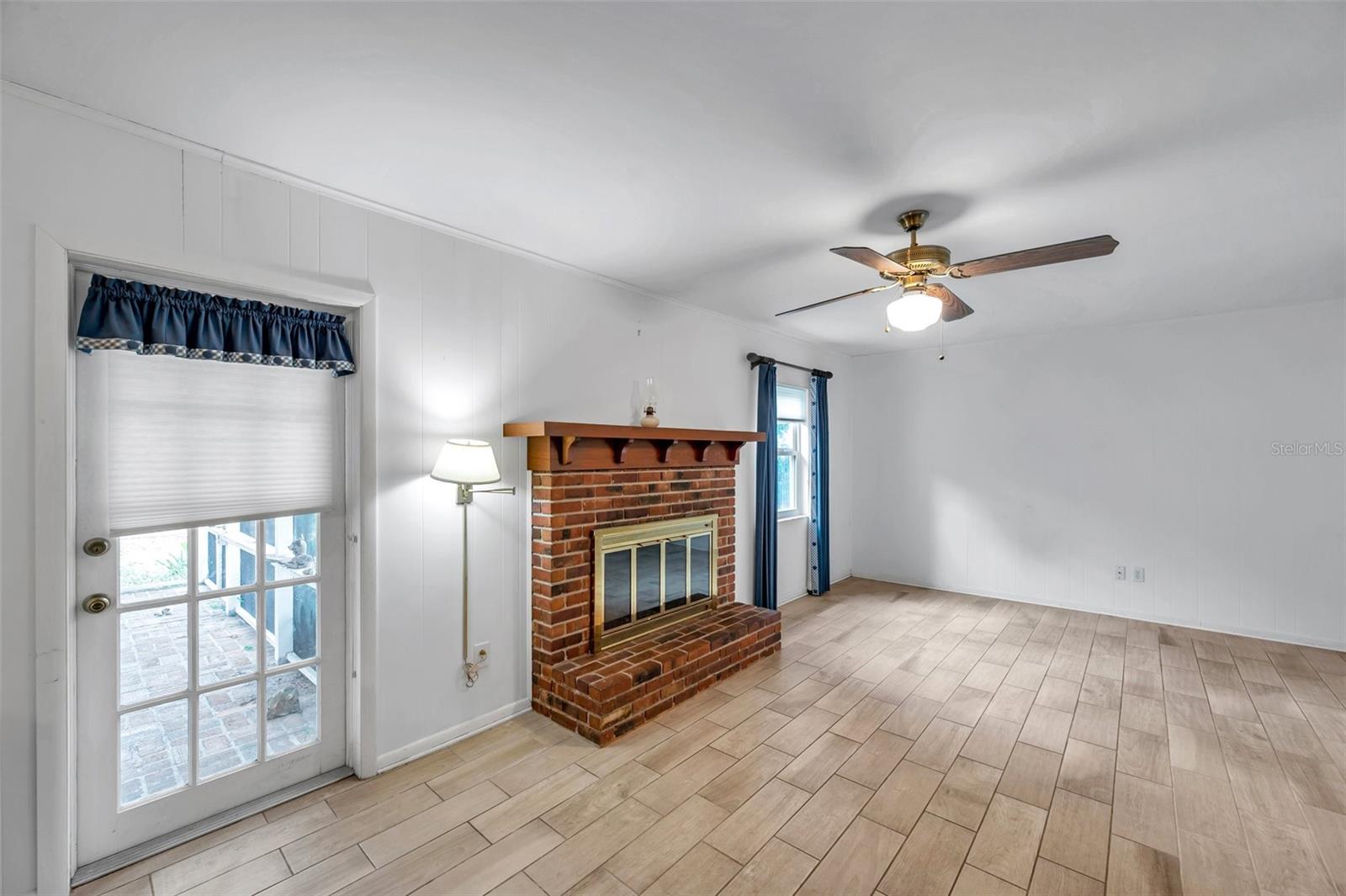 Image 11 of 37 For 111 Anglewood Drive