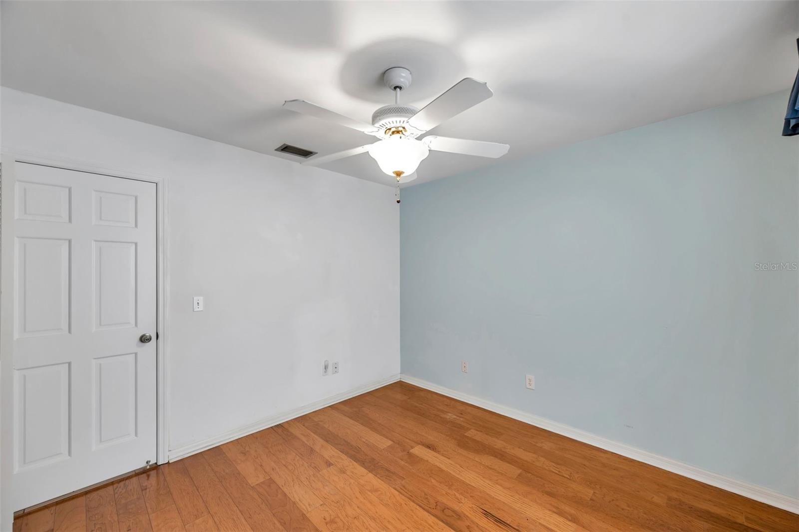 Image 21 of 37 For 111 Anglewood Drive