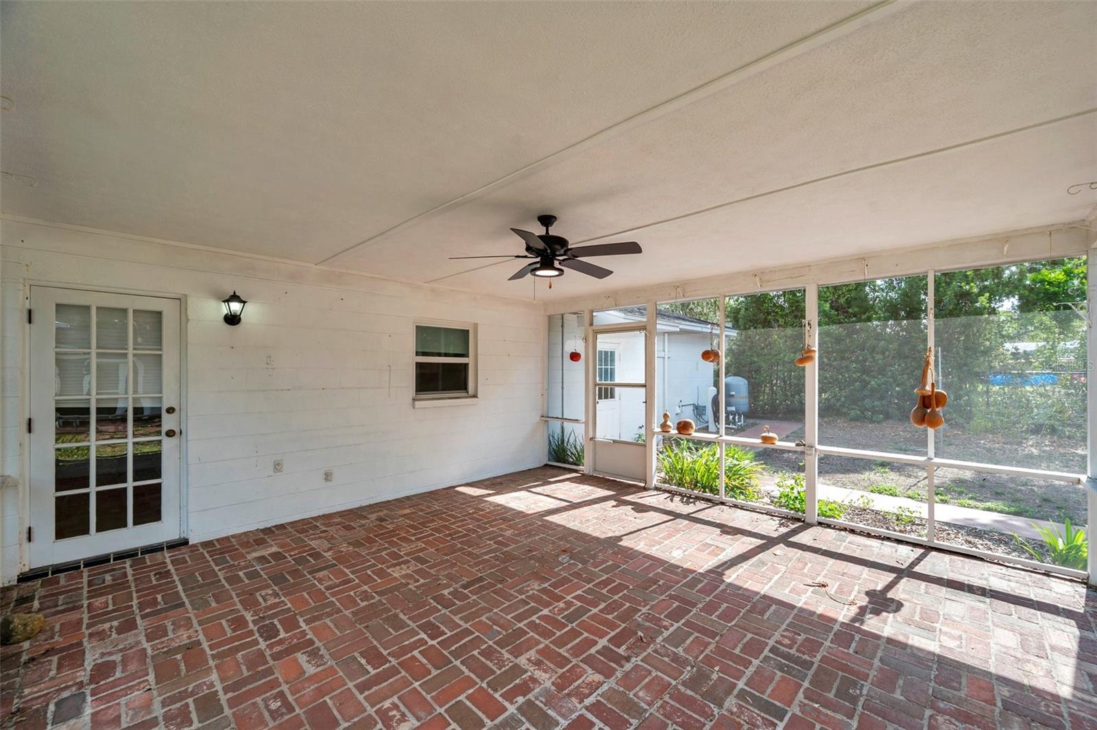 Image 28 of 37 For 111 Anglewood Drive