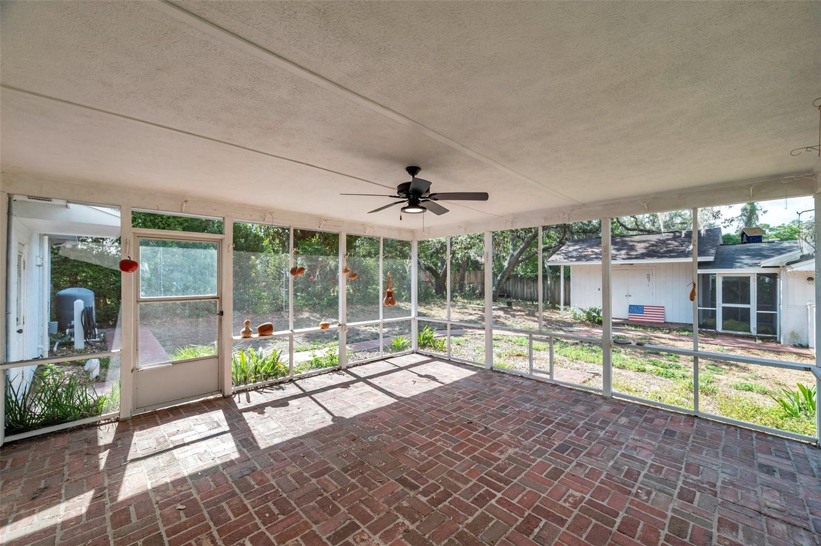 Image 29 of 37 For 111 Anglewood Drive