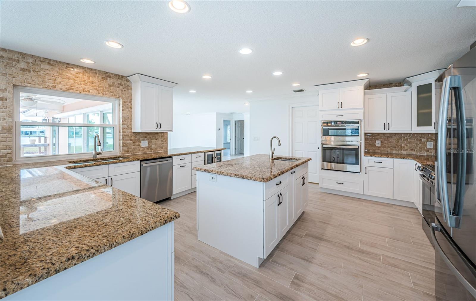Image 11 of 40 For 11625 5th Street E