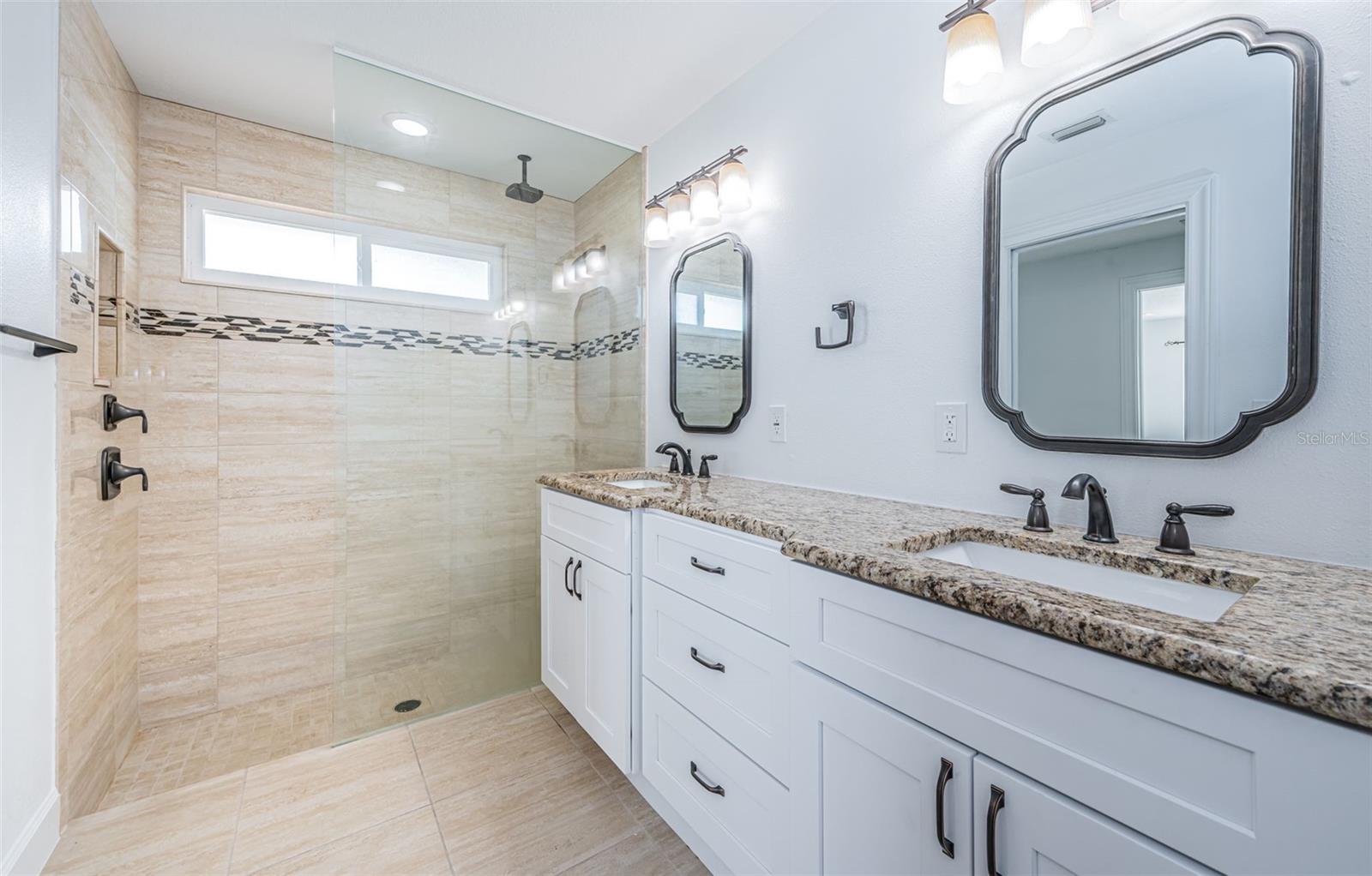 Image 20 of 40 For 11625 5th Street E