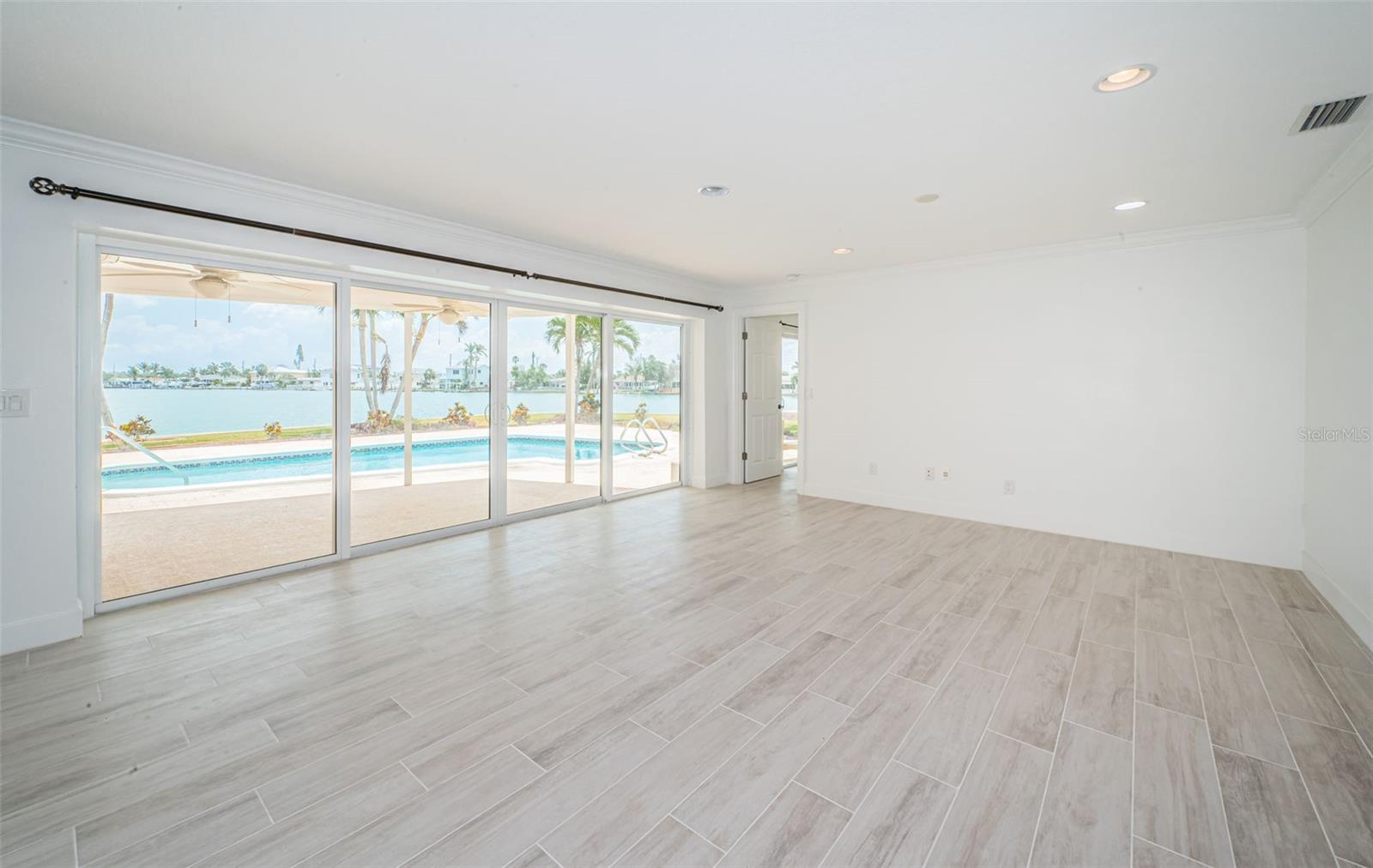 Image 7 of 40 For 11625 5th Street E