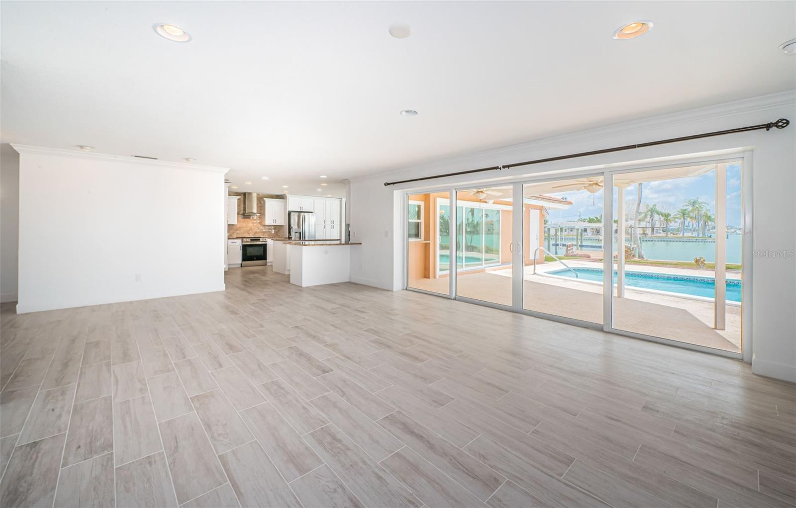 Image 9 of 40 For 11625 5th Street E
