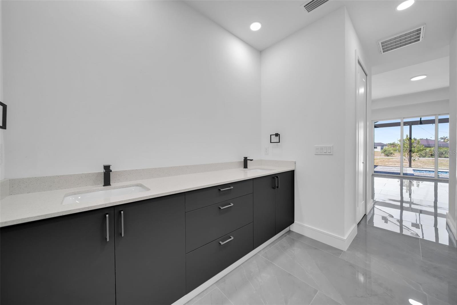 Image 33 of 52 For 2712 41st Avenue