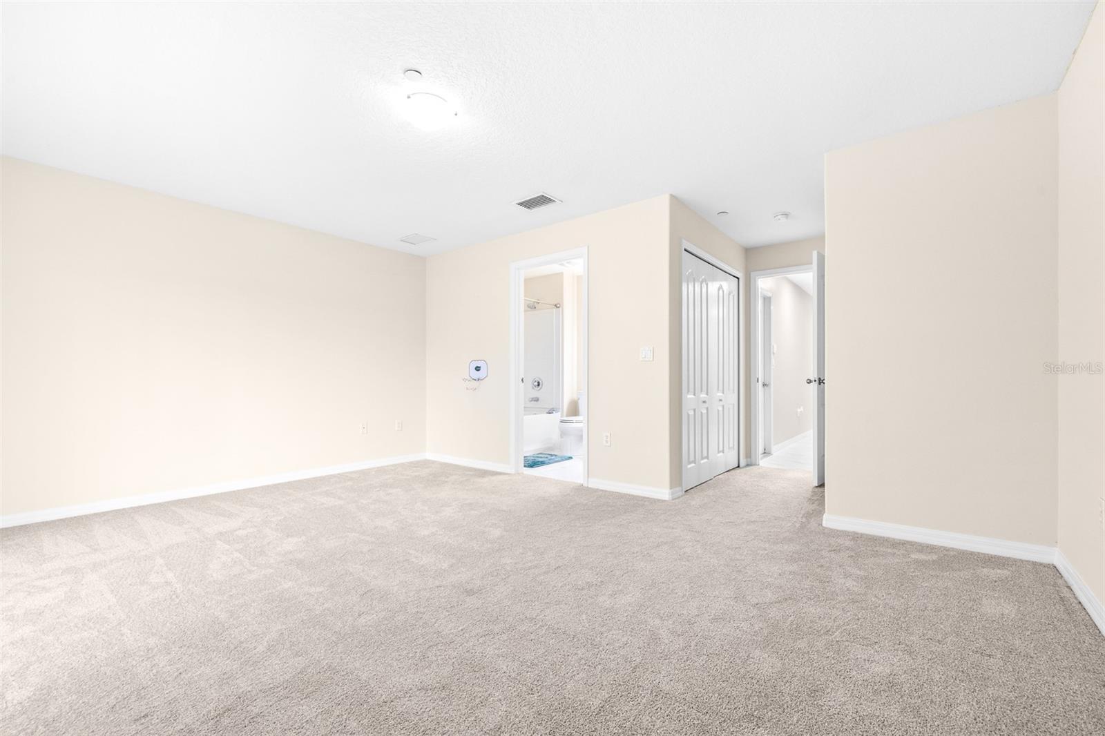 Listing photo id 11 for 2547 Lexington Oak Drive