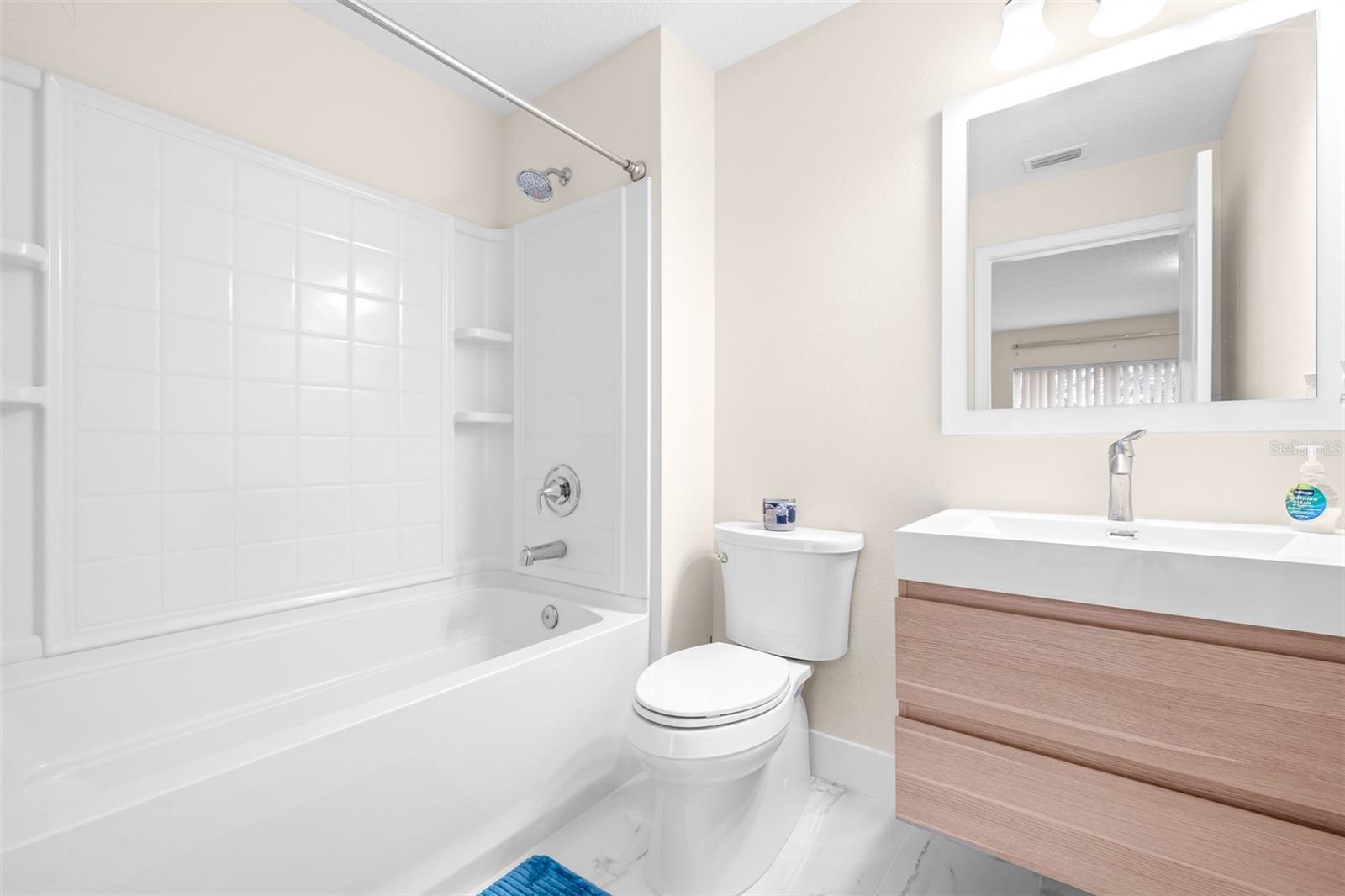 Listing photo id 12 for 2547 Lexington Oak Drive