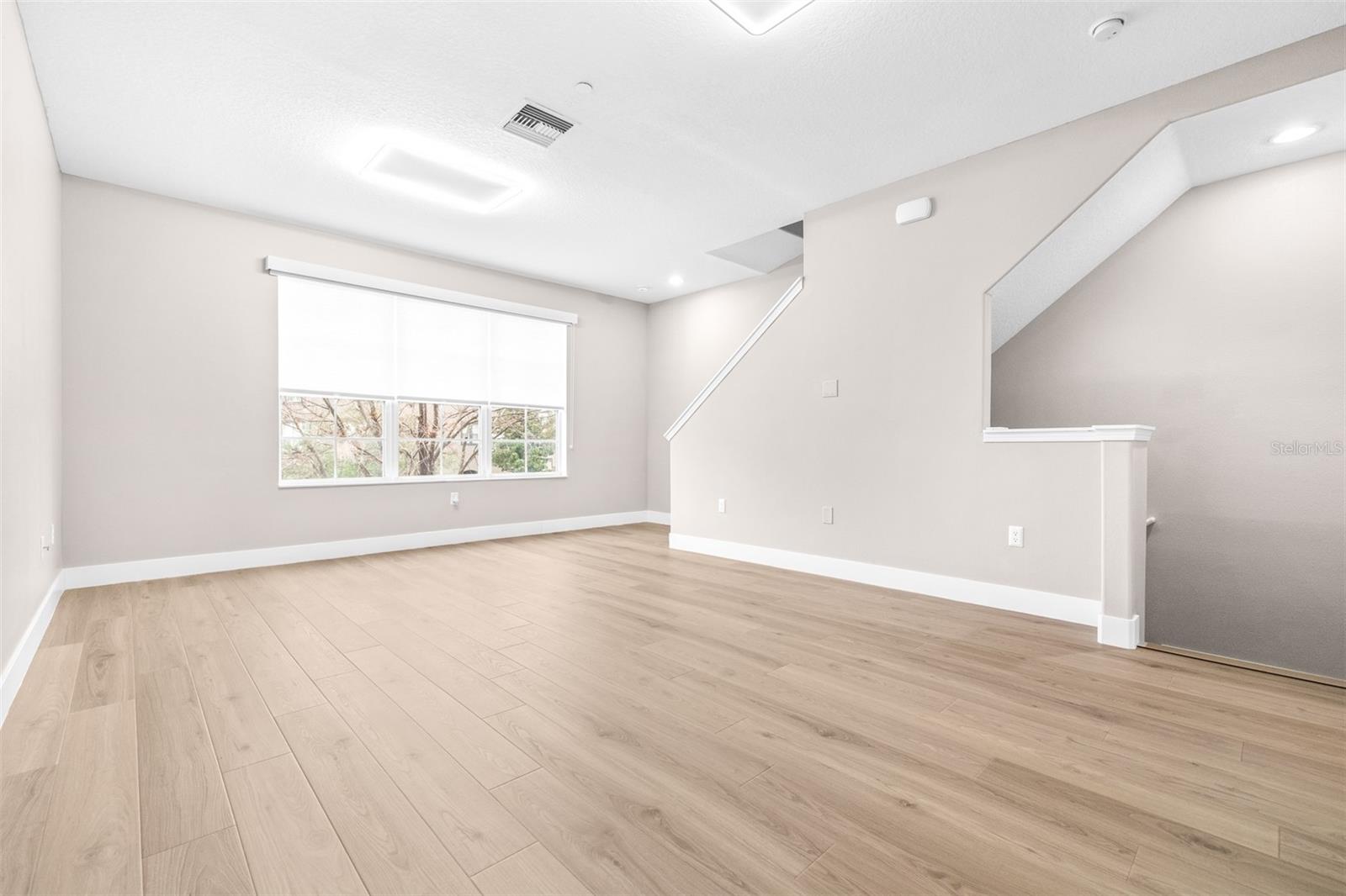 Listing photo id 13 for 2547 Lexington Oak Drive